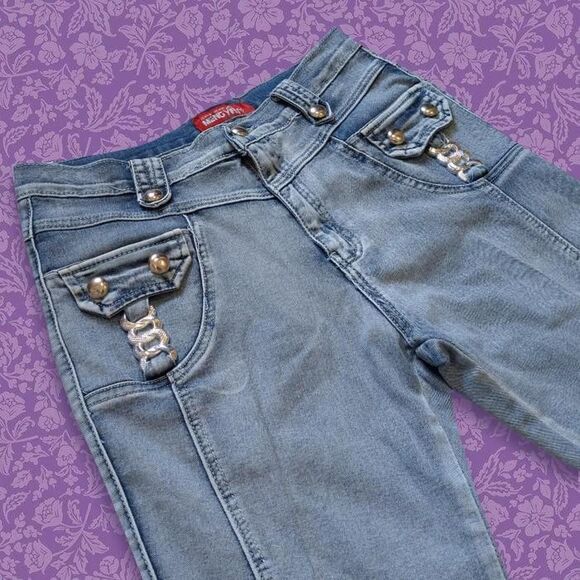 2000s Mengyan Blue Denim Capri Jeans with Silver Buckle Detail | Size 31 - Picture 2 of 7